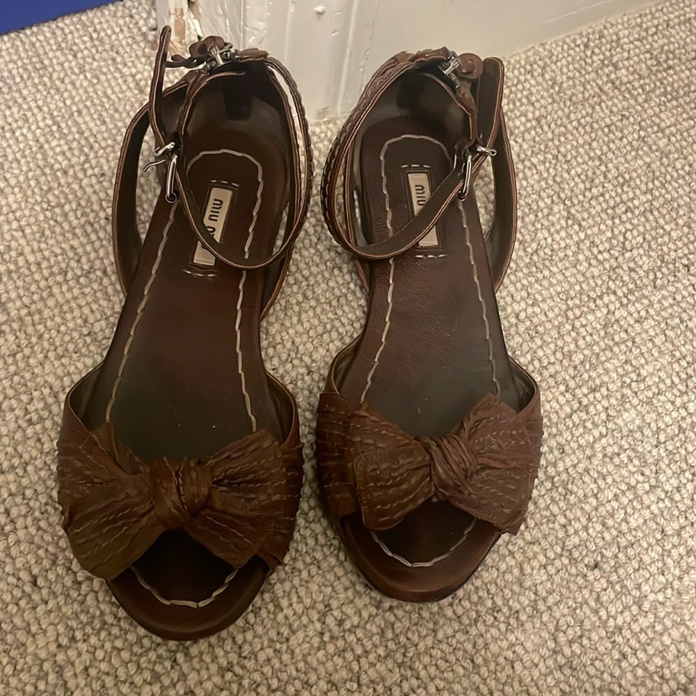 Miu miu brown sandals . Used 
Years old .
